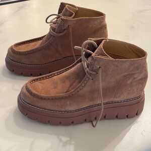 J/Slides Woman’s camel/light brown Suede platform Ankle Boots - size 10